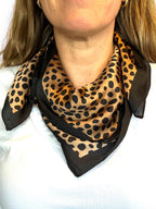 Pañuelo Cheetah Café 70x70 cms.