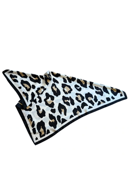 Pañuelo Print Tostado 70x70 cms.